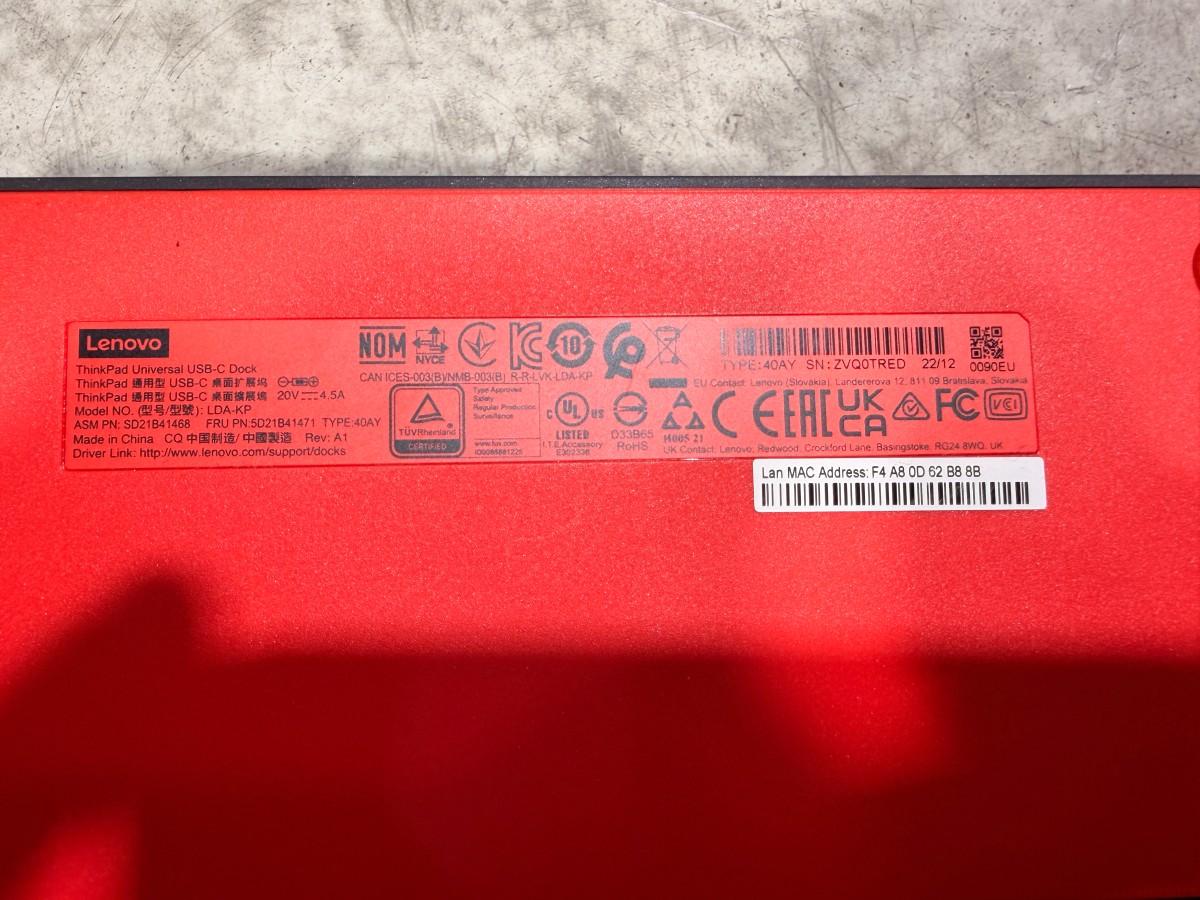 8 HP PC-skjermer med Lenovo dokkingstasjoner og tilbehør