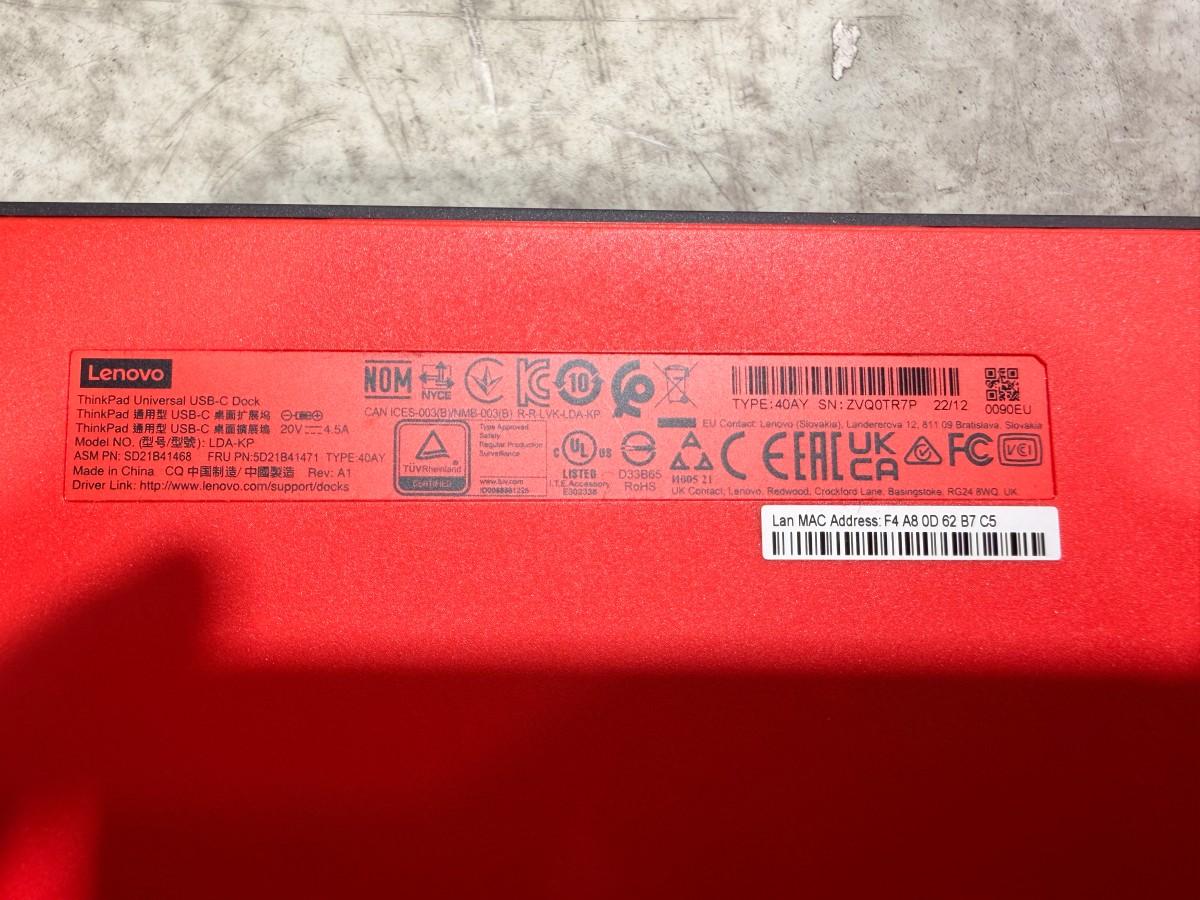 8 HP PC-skjermer med Lenovo dokkingstasjoner og tilbehør