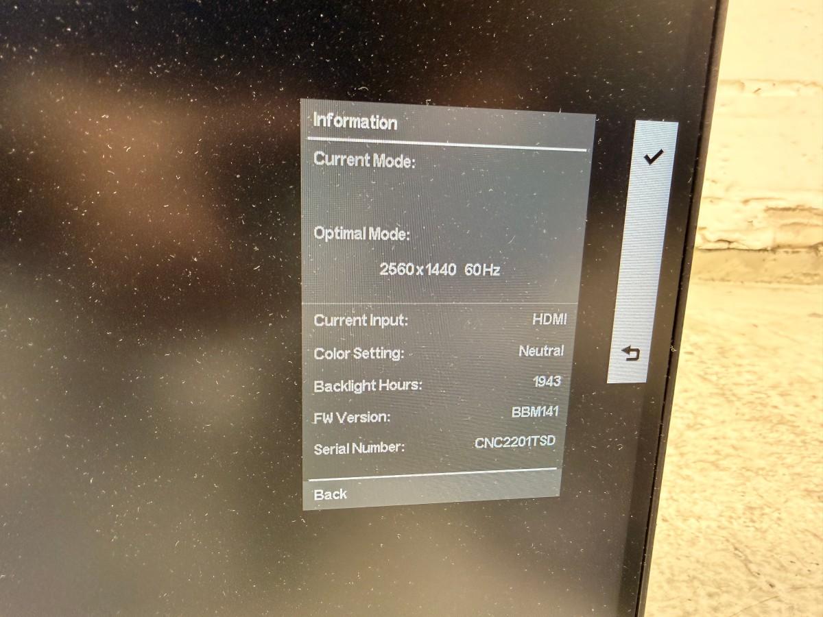8 stk HP PC-skjermer med Lenovo ThinkPad USB-C-dokkingstasjoner og datautstyr