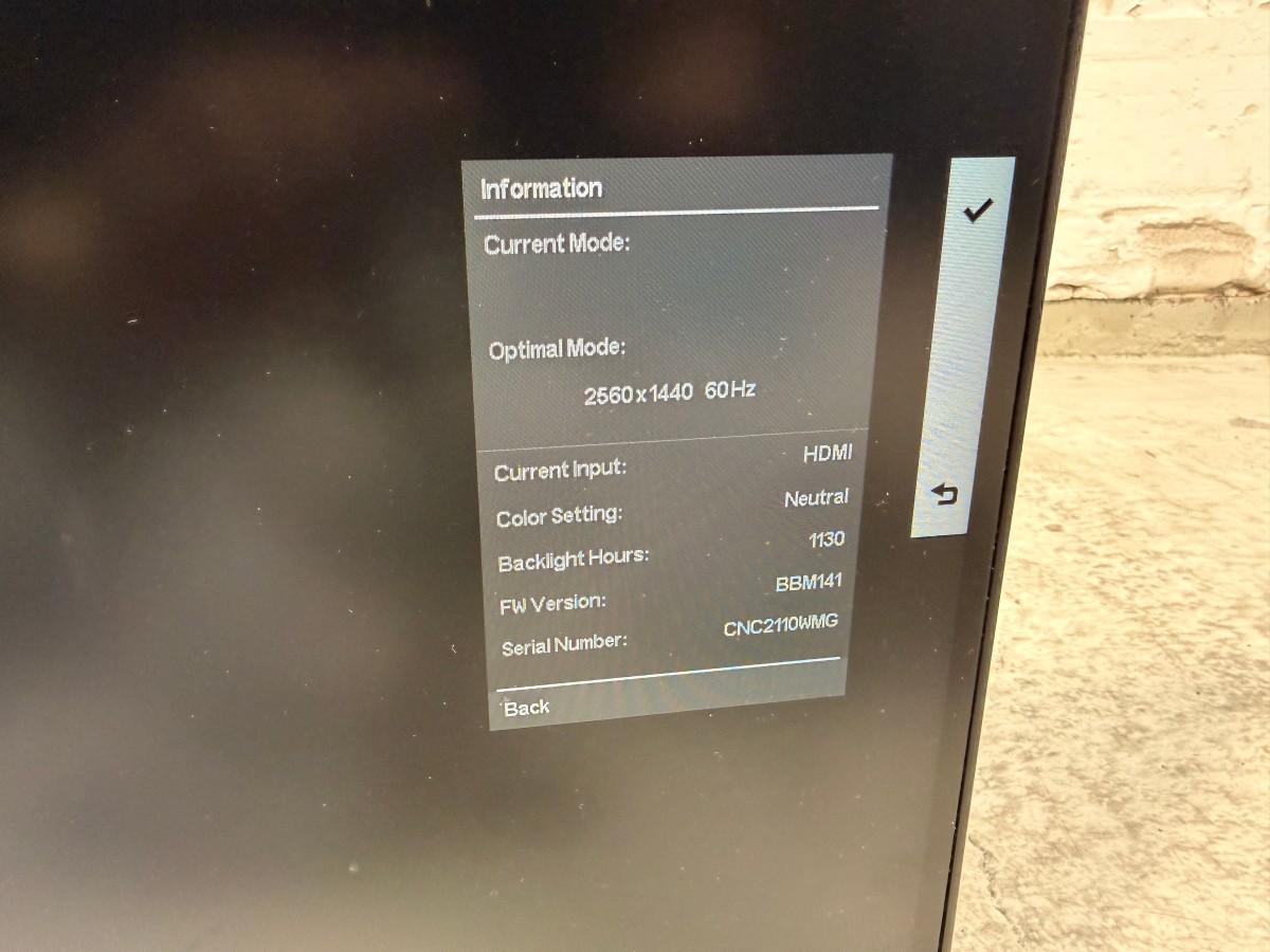 8 stk HP PC-skjermer med Lenovo ThinkPad USB-C-dokkingstasjoner og datautstyr