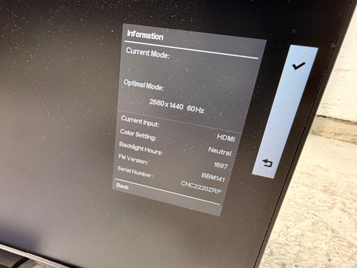 8 stk HP PC-skjermer med Lenovo ThinkPad USB-C-dokkingstasjoner og datautstyr