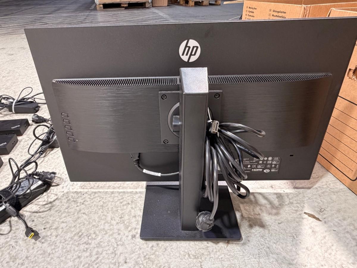 8 stk HP PC-skjermer med Lenovo ThinkPad USB-C-dokkingstasjoner og datautstyr