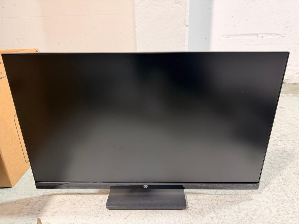 8 stk HP PC-skjermer med Lenovo ThinkPad USB-C-dokkingstasjoner og datautstyr
