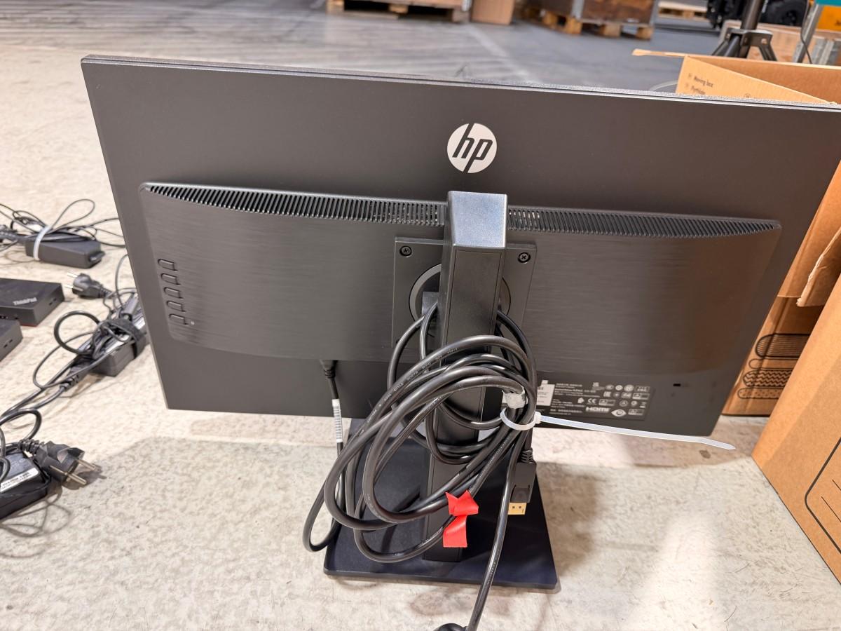 8 stk HP PC-skjermer med Lenovo ThinkPad USB-C-dokkingstasjoner og datautstyr