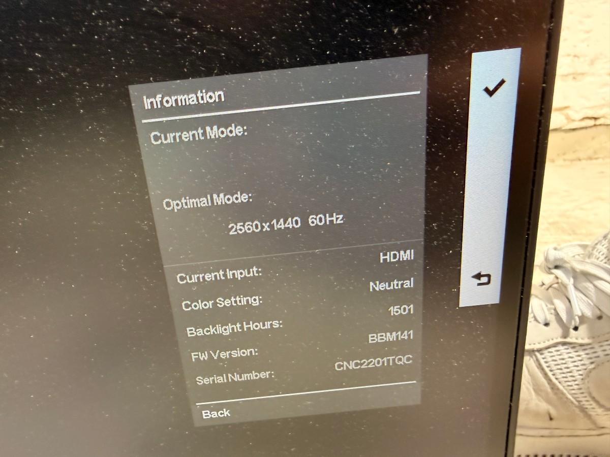 8 stk HP PC-skjermer med Lenovo ThinkPad USB-C-dokkingstasjoner og datautstyr