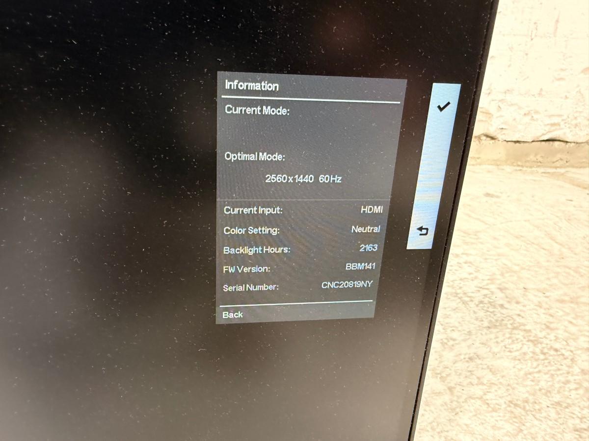8 stk HP PC-skjermer med Lenovo ThinkPad USB-C-dokkingstasjoner og datautstyr