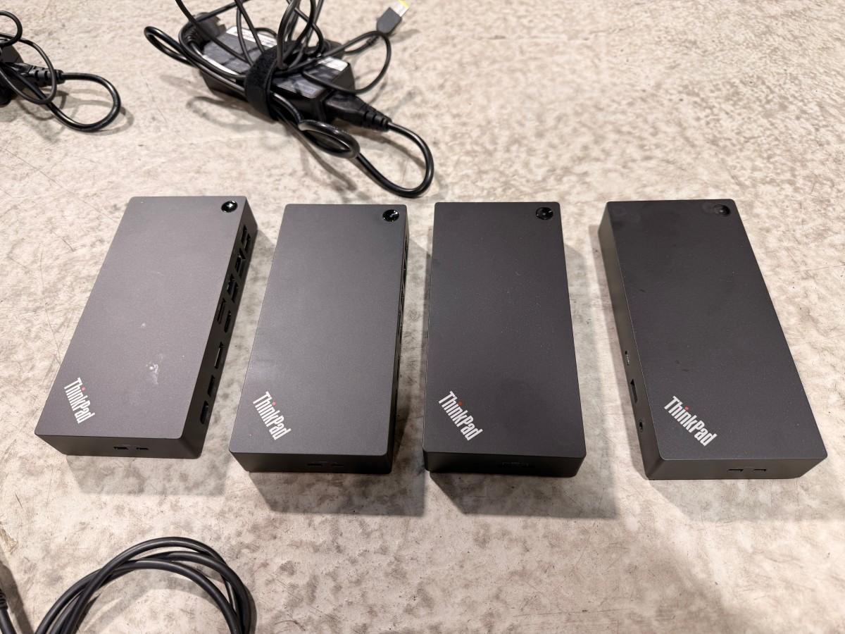 8 stk HP PC-skjermer med Lenovo ThinkPad USB-C-dokkingstasjoner og datautstyr