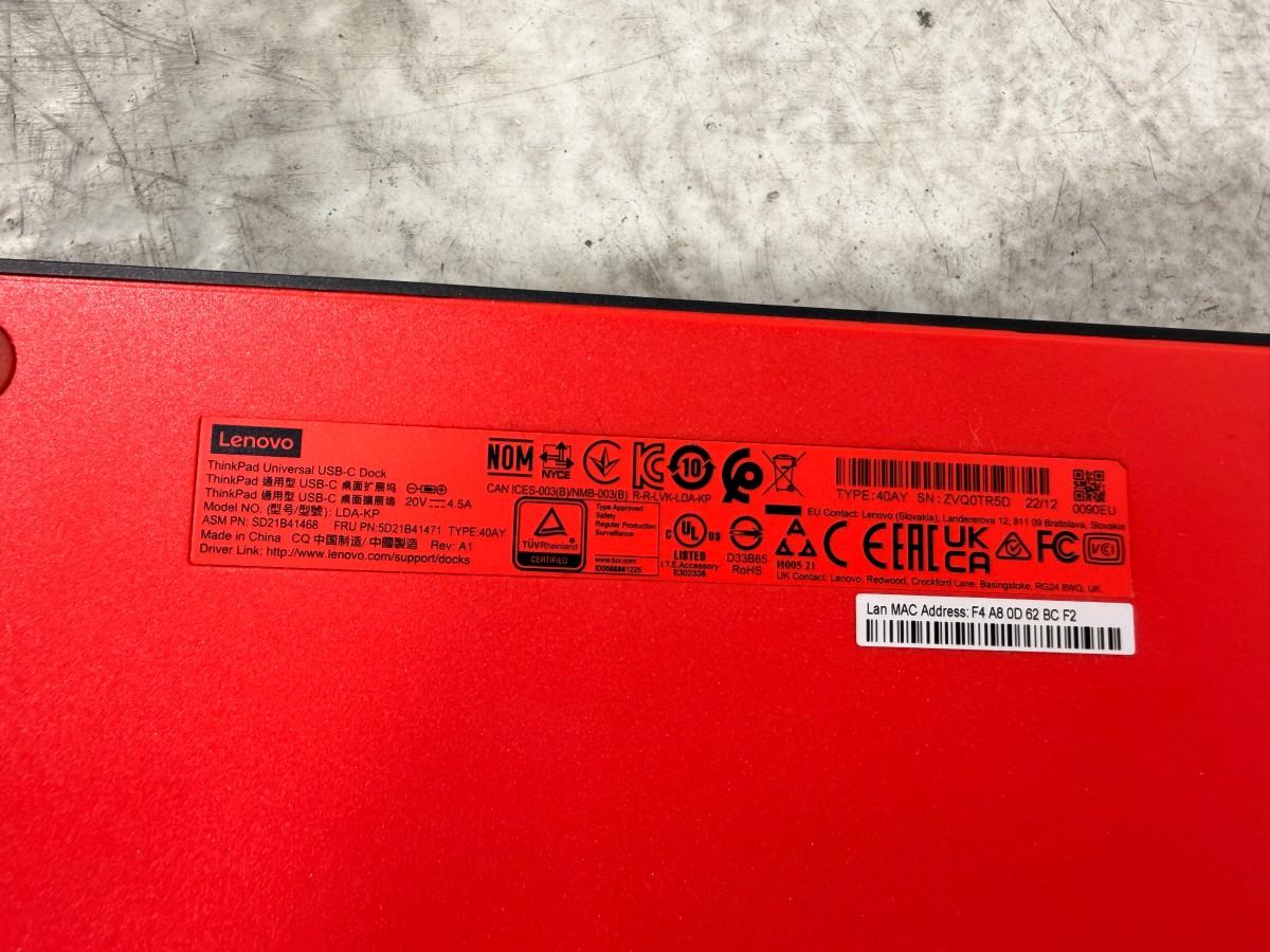 8 stk HP PC-skjermer med Lenovo ThinkPad USB-C-dokkingstasjoner og datautstyr