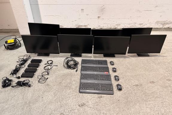 8 stk HP PC-skjermer med Lenovo ThinkPad USB-C-dokkingstasjoner og datautstyr