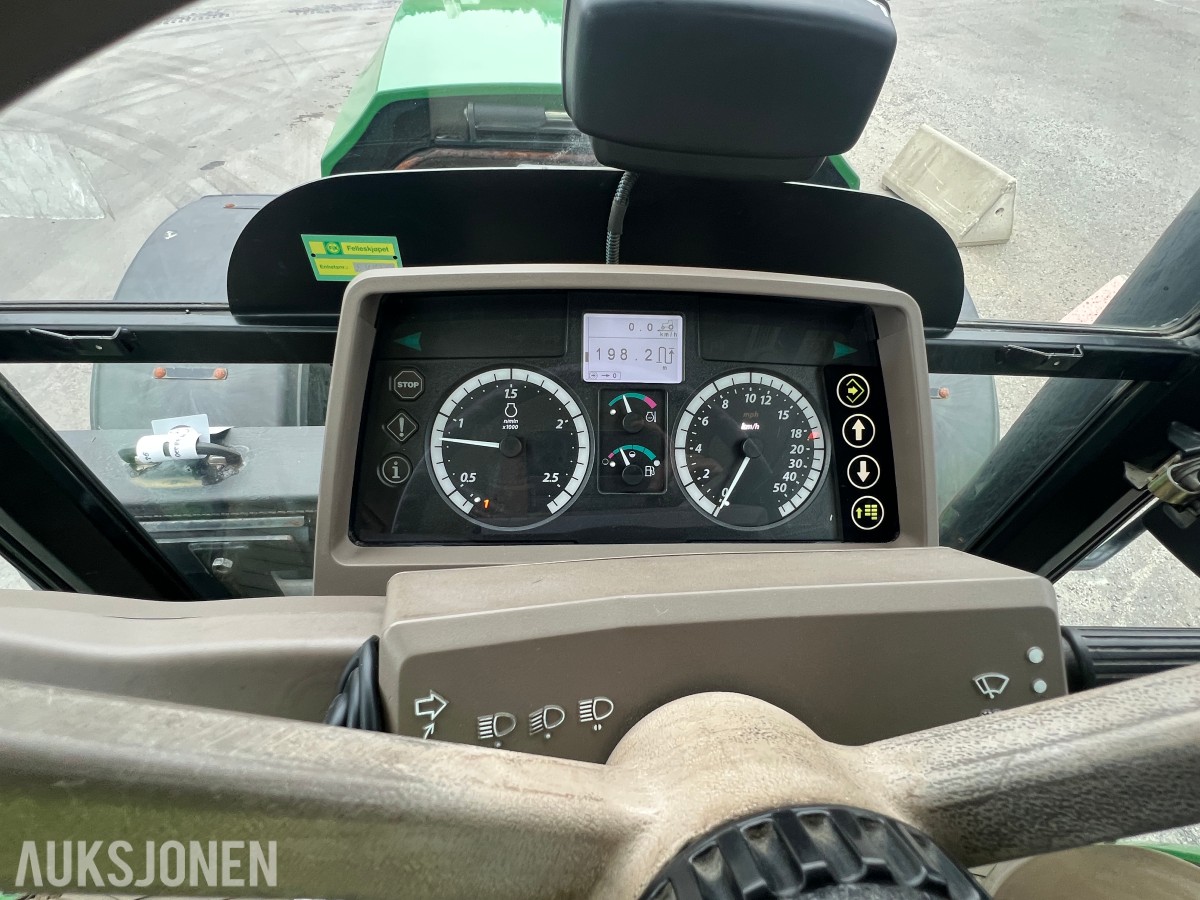 2015 John Deere 6110RC