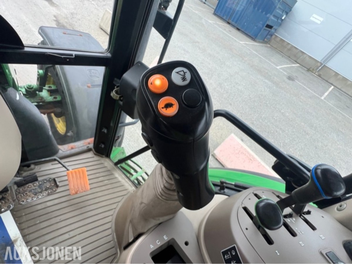 2015 John Deere 6110RC