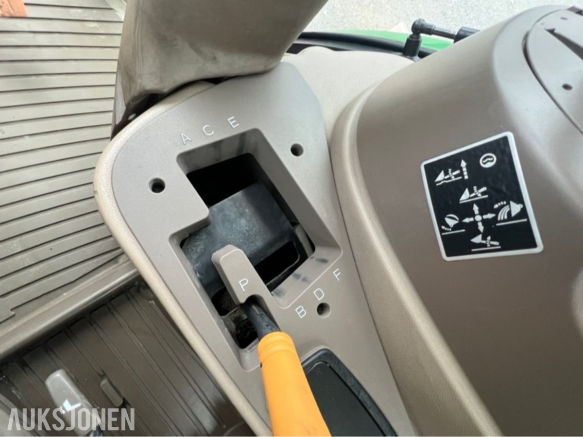 2015 John Deere 6110RC