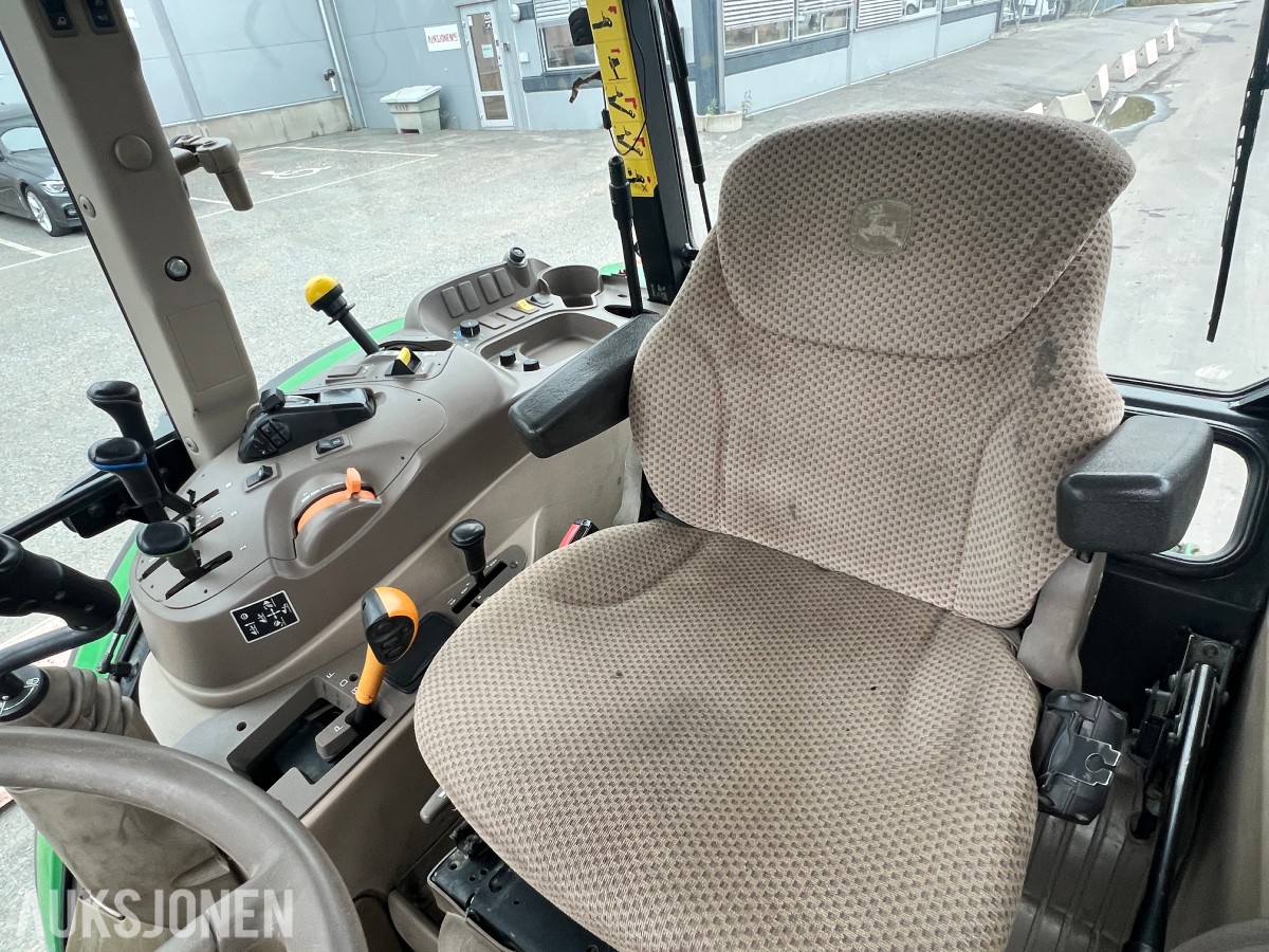 2015 John Deere 6110RC