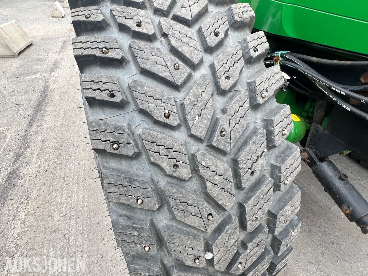 2015 John Deere 6110RC