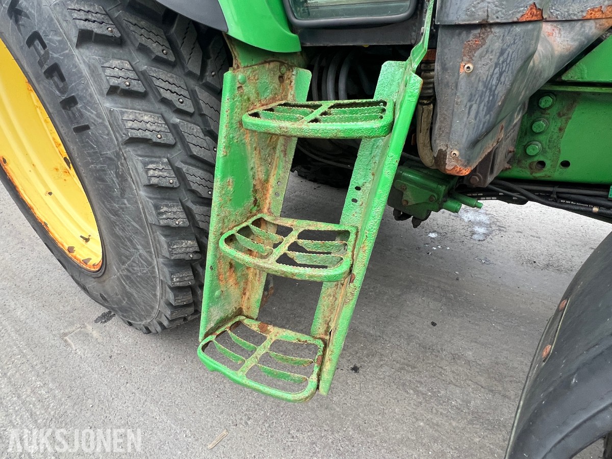 2015 John Deere 6110RC