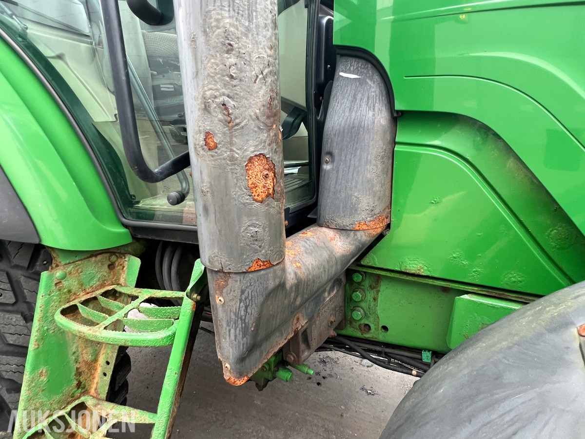 2015 John Deere 6110RC