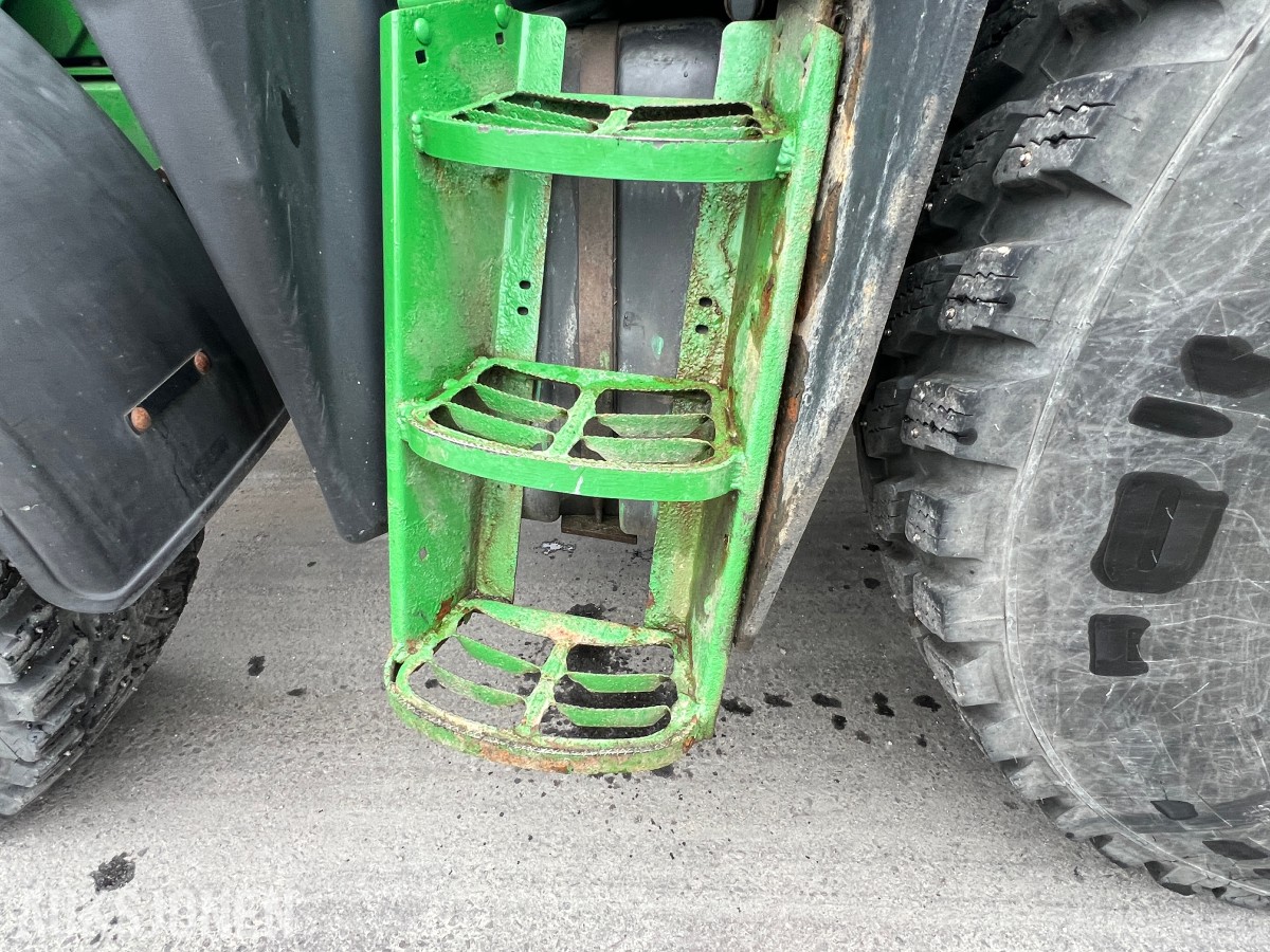 2015 John Deere 6110RC