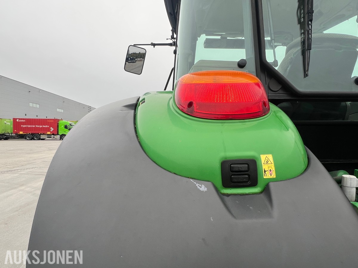 2015 John Deere 6110RC