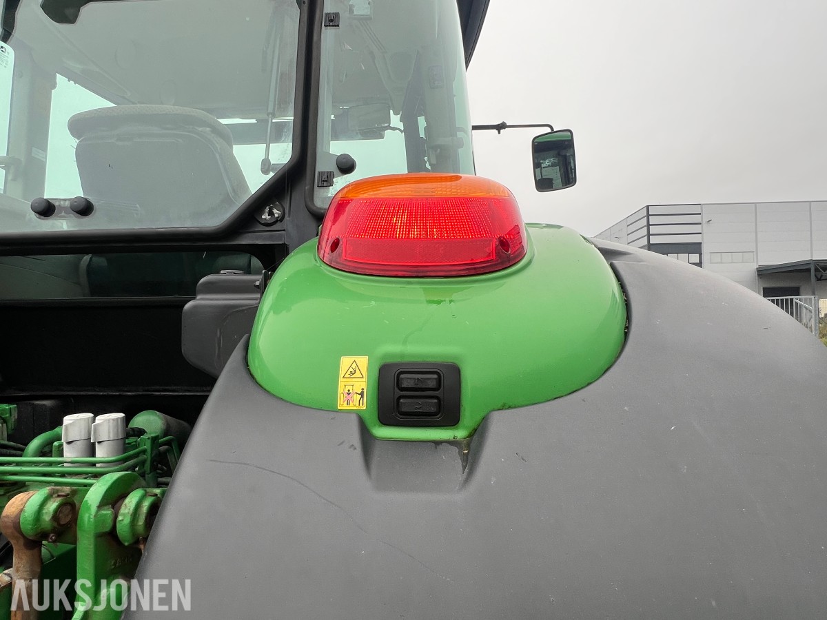 2015 John Deere 6110RC