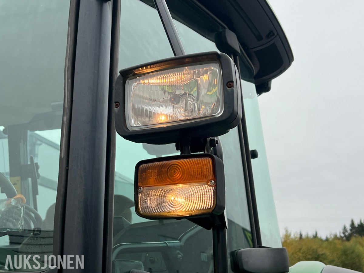 2015 John Deere 6110RC