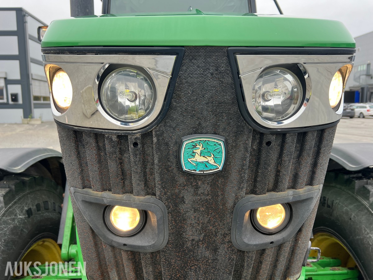 2015 John Deere 6110RC