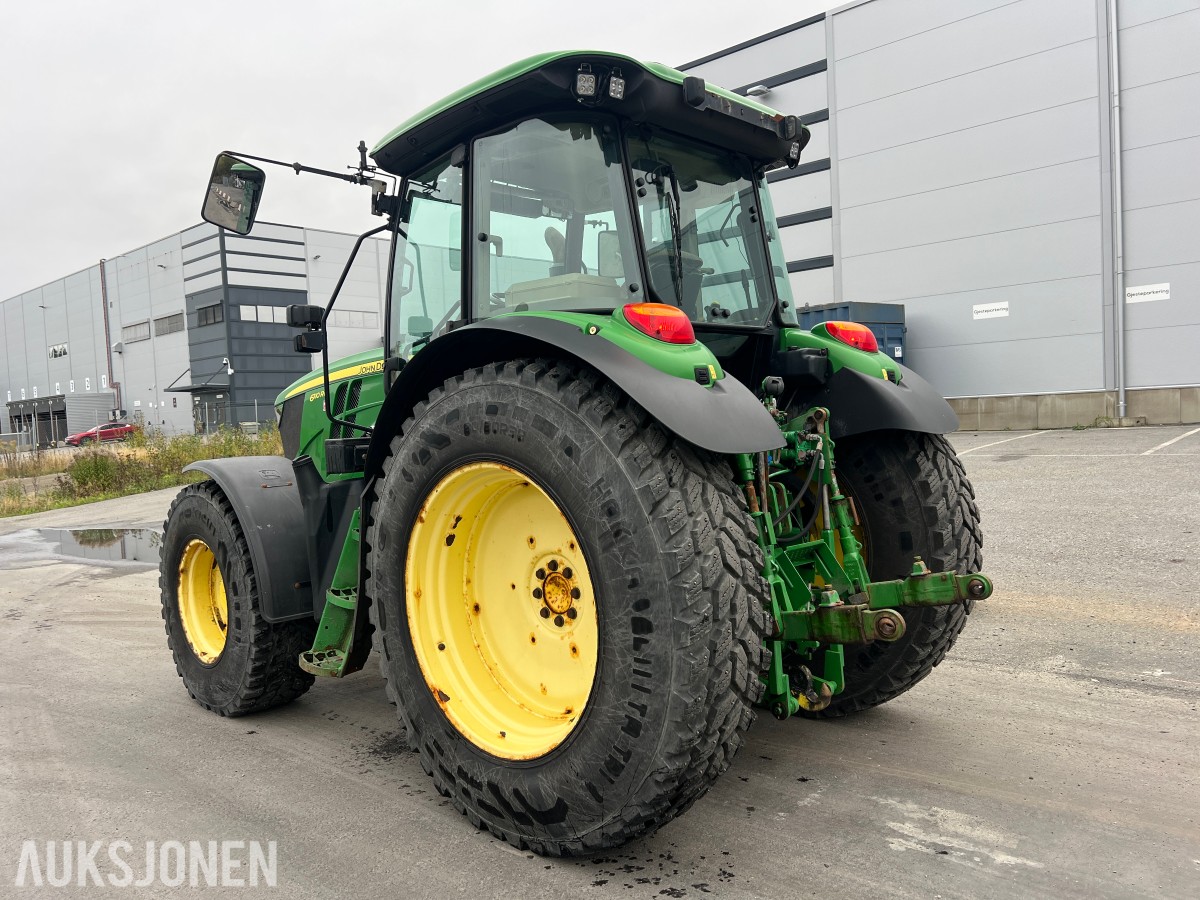 2015 John Deere 6110RC