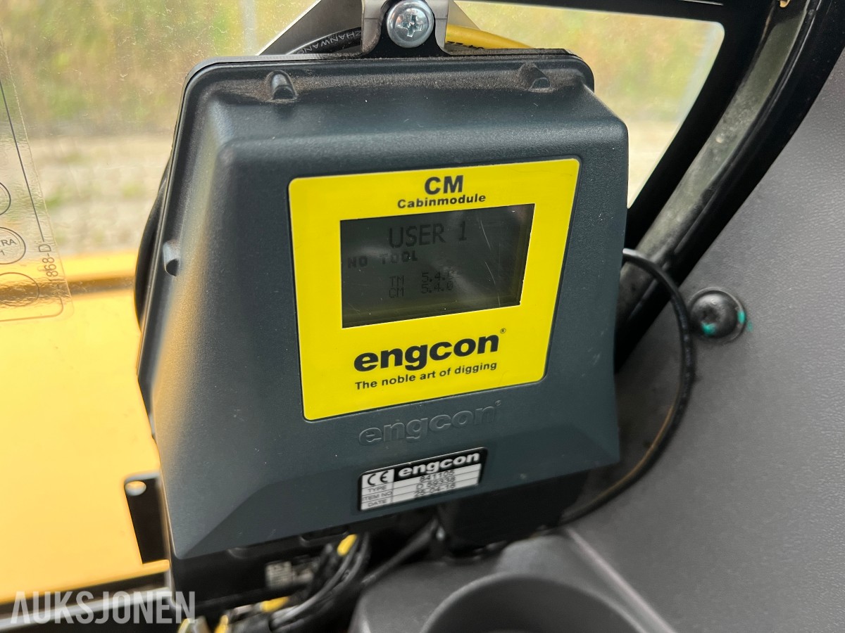 2025 Cat 302.7-07 CR. Engcon tilt, 2 skuffer.