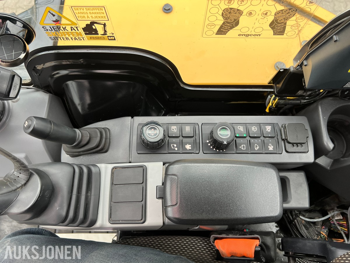 2025 Cat 302.7-07 CR. Engcon tilt, 2 skuffer.