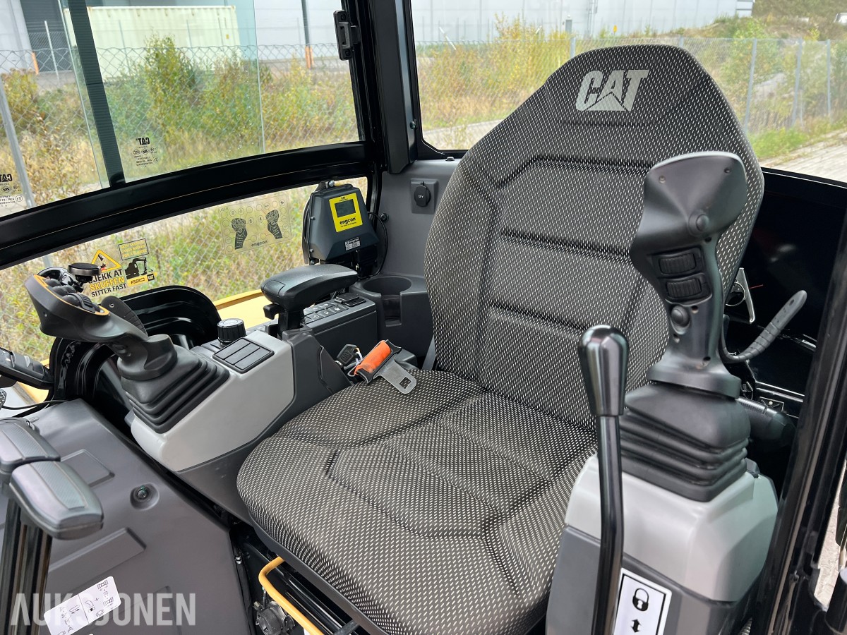 2025 Cat 302.7-07 CR. Engcon tilt, 2 skuffer.