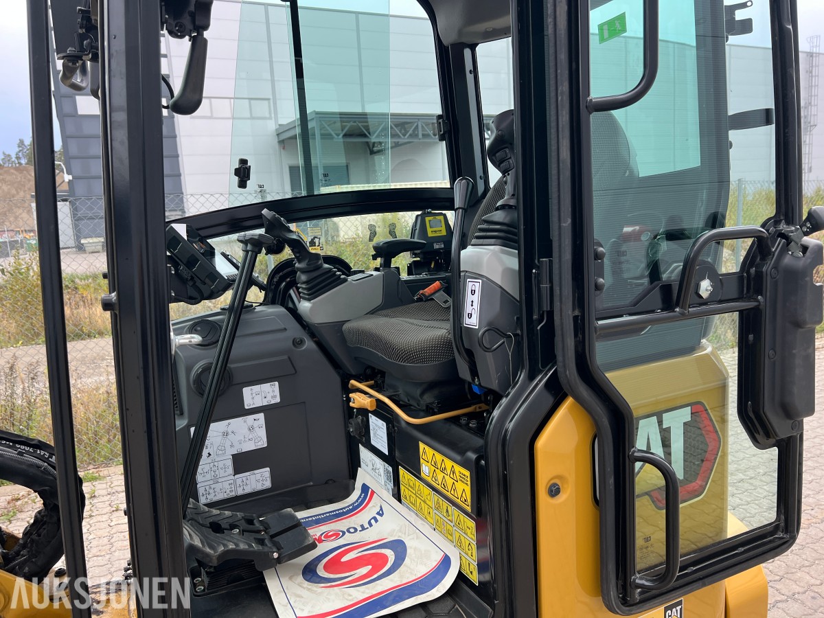2025 Cat 302.7-07 CR. Engcon tilt, 2 skuffer.