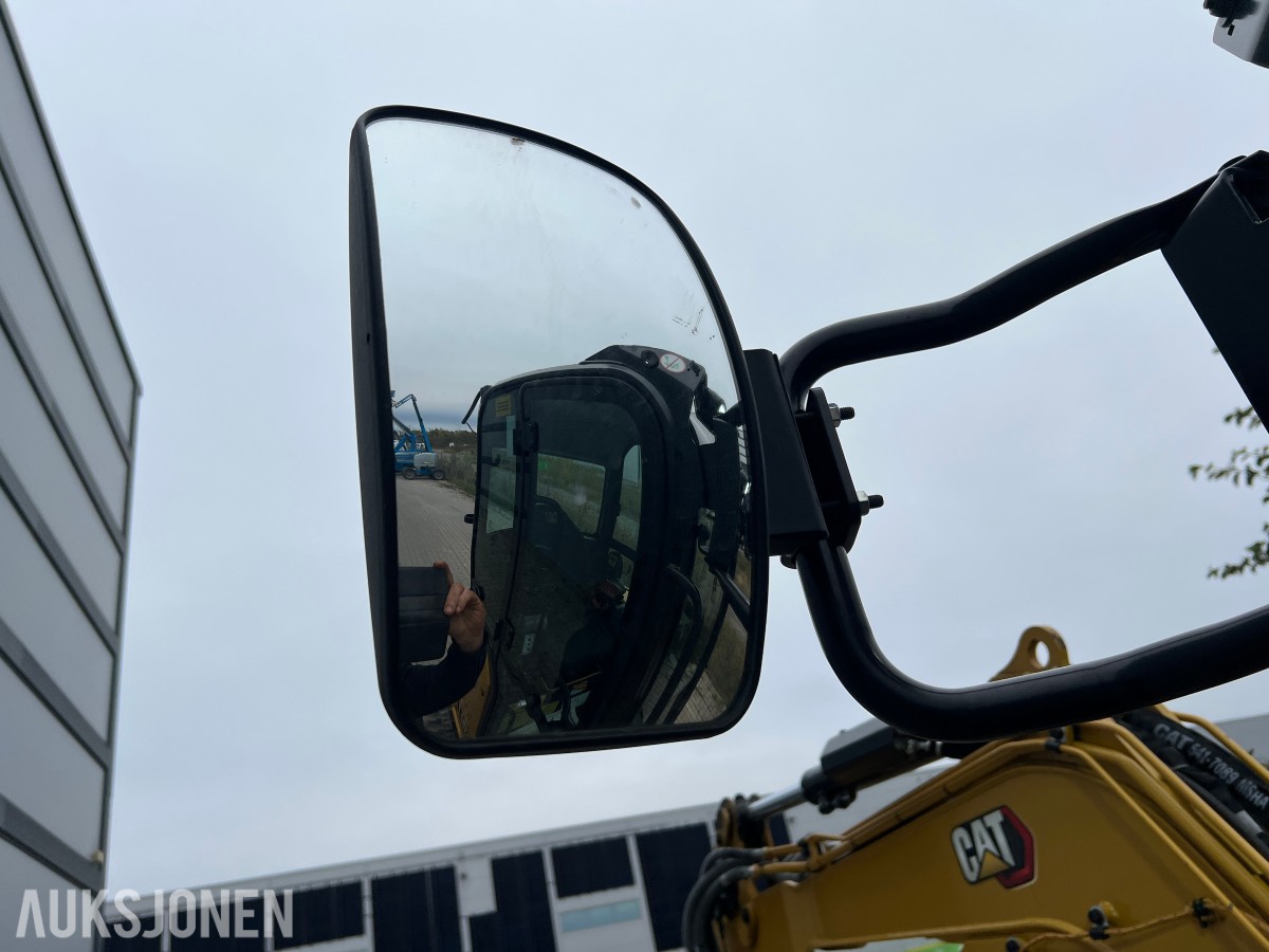 2025 Cat 302.7-07 CR. Engcon tilt, 2 skuffer.
