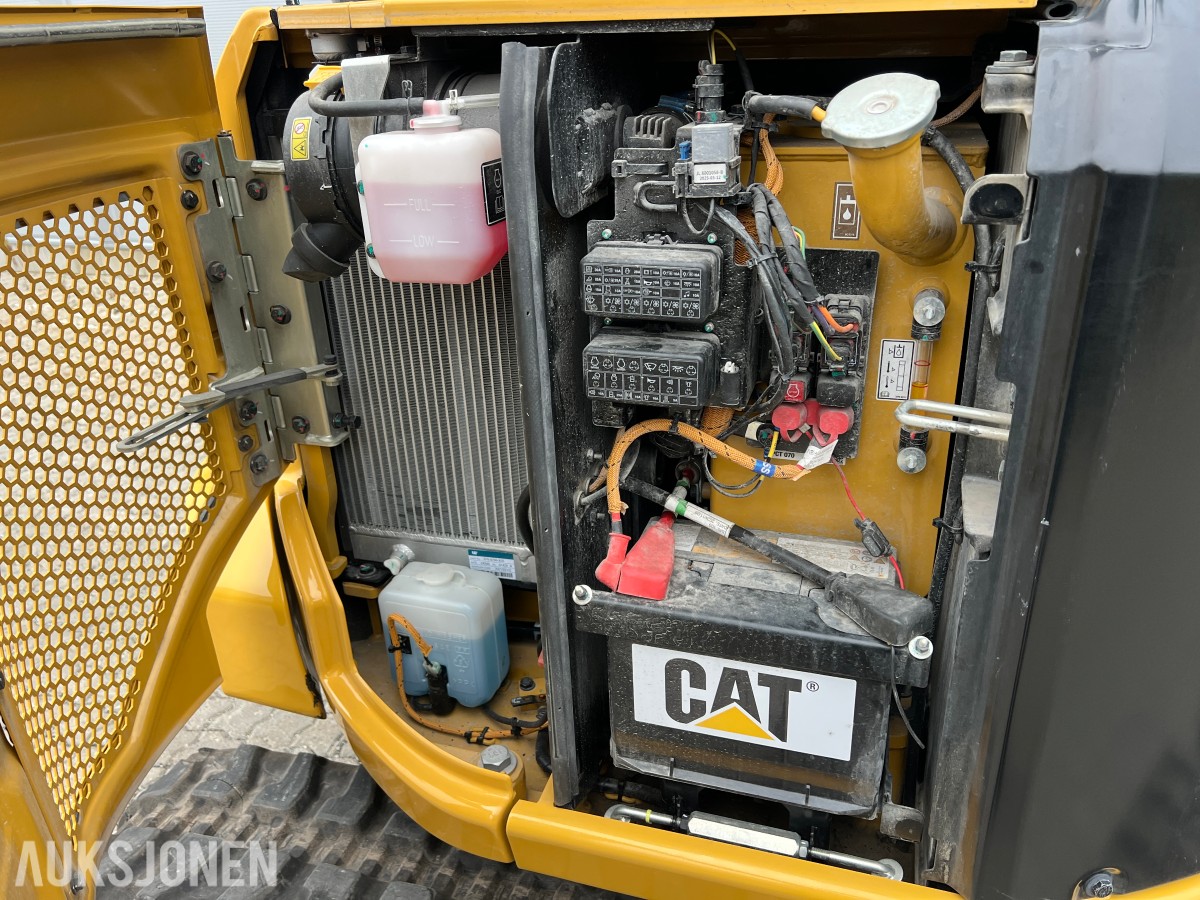 2025 Cat 302.7-07 CR. Engcon tilt, 2 skuffer.