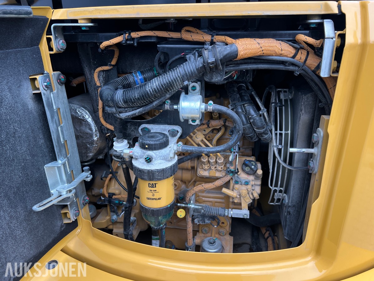 2025 Cat 302.7-07 CR. Engcon tilt, 2 skuffer.