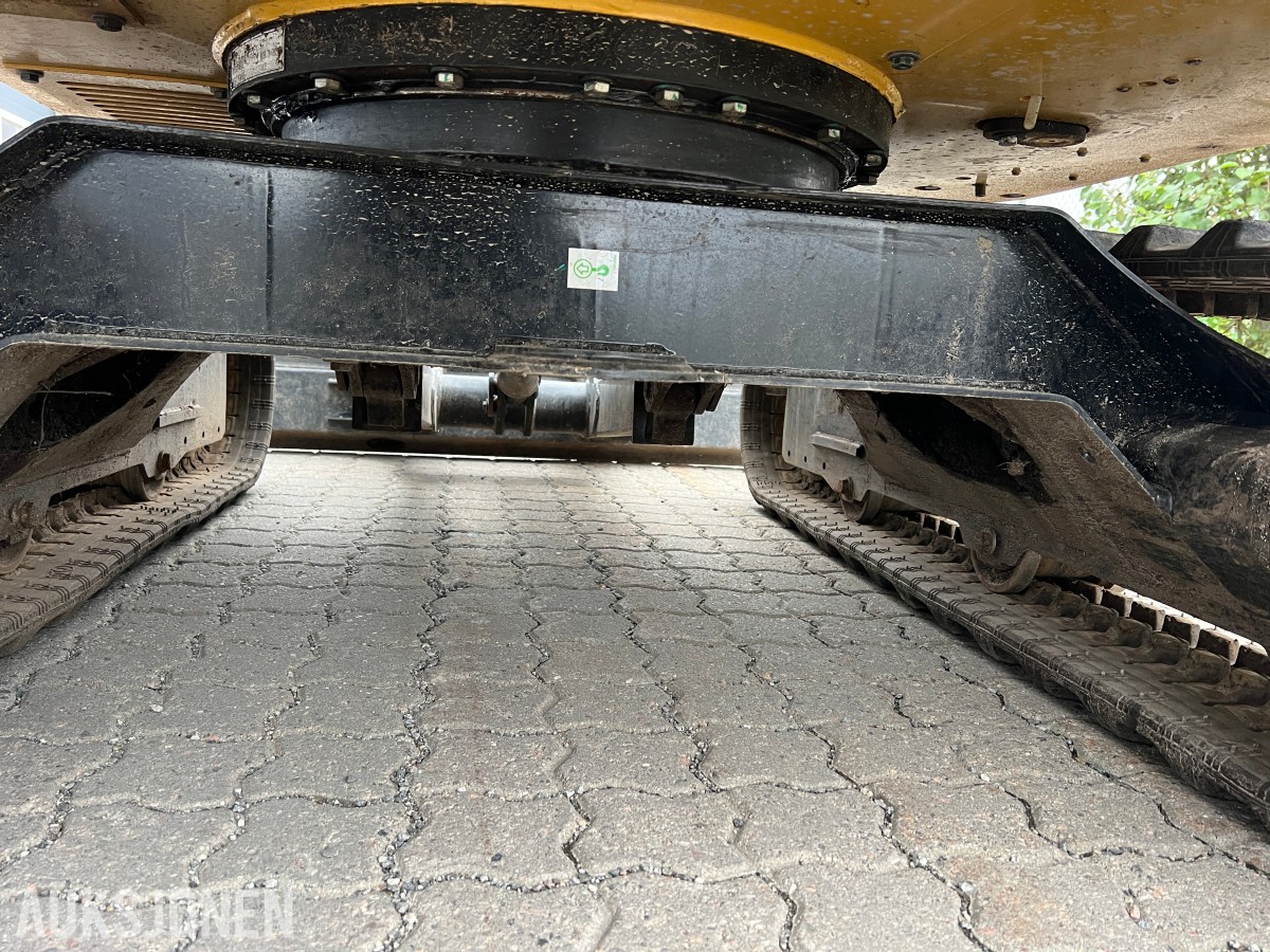 2025 Cat 302.7-07 CR. Engcon tilt, 2 skuffer.