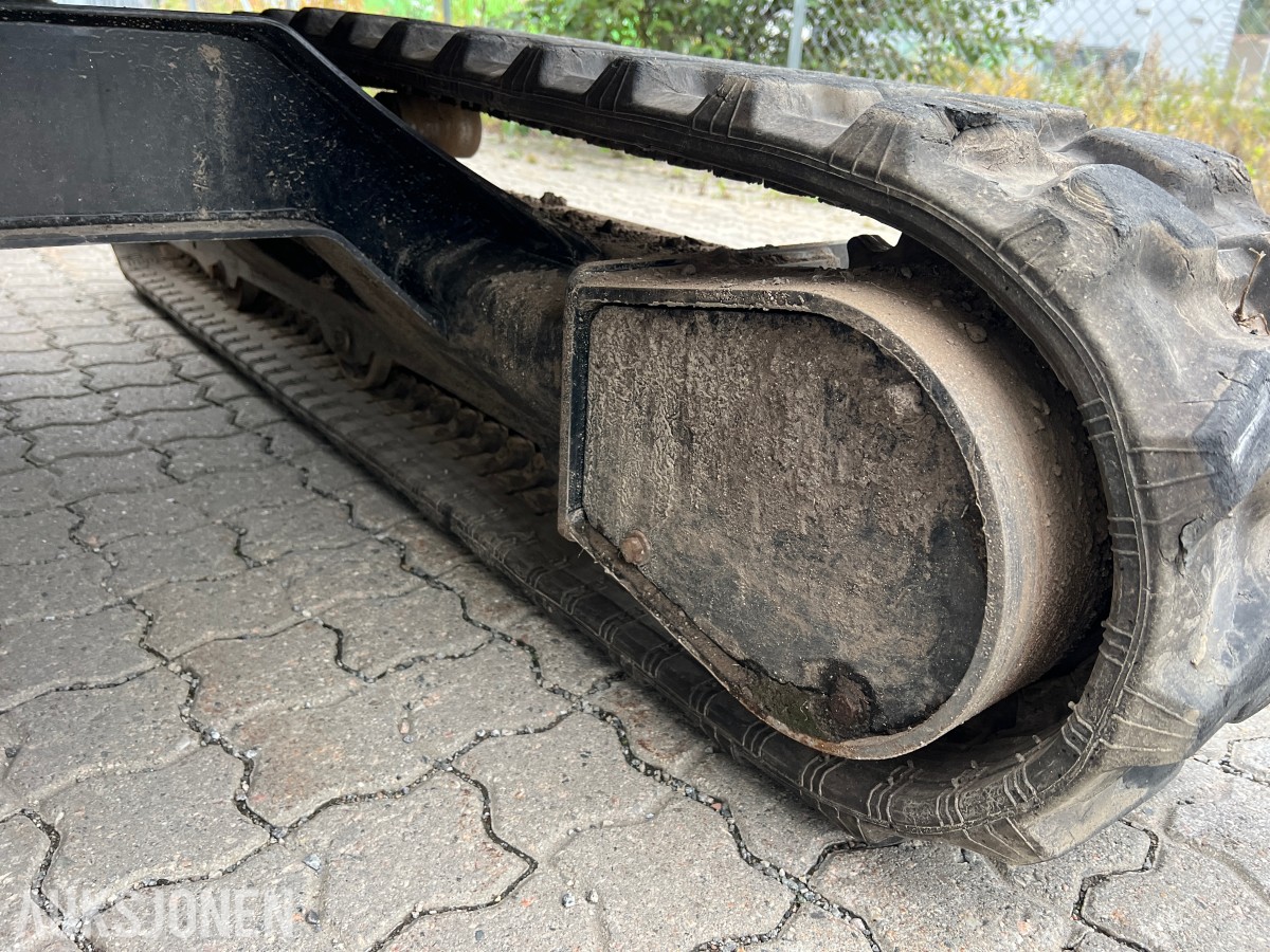 2025 Cat 302.7-07 CR. Engcon tilt, 2 skuffer.