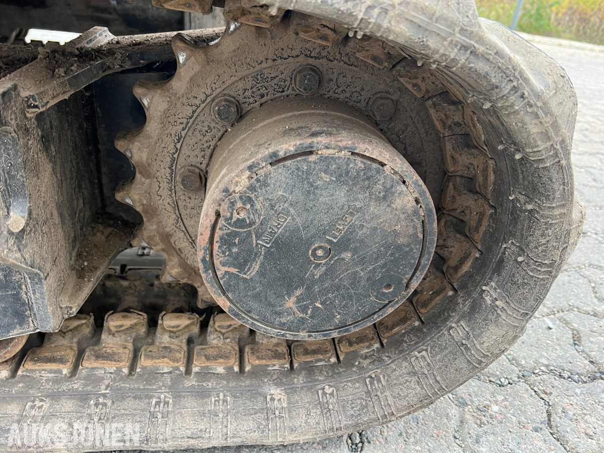 2025 Cat 302.7-07 CR. Engcon tilt, 2 skuffer.