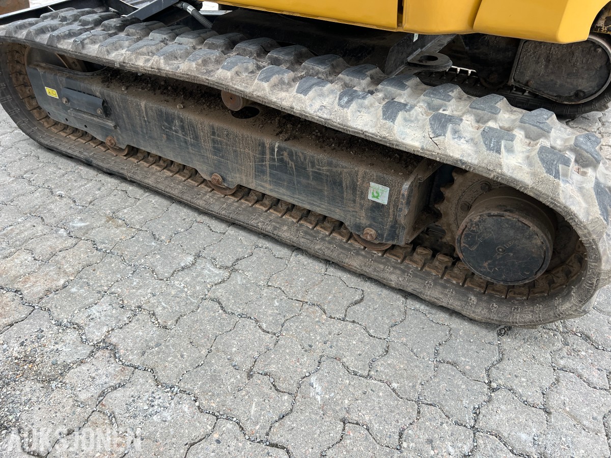2025 Cat 302.7-07 CR. Engcon tilt, 2 skuffer.