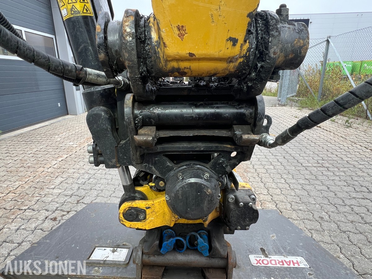 2025 Cat 302.7-07 CR. Engcon tilt, 2 skuffer.