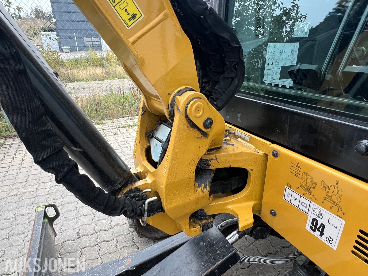 2025 Cat 302.7-07 CR. Engcon tilt, 2 skuffer.