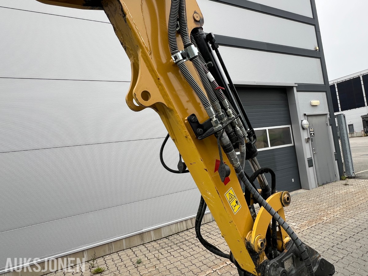 2025 Cat 302.7-07 CR. Engcon tilt, 2 skuffer.