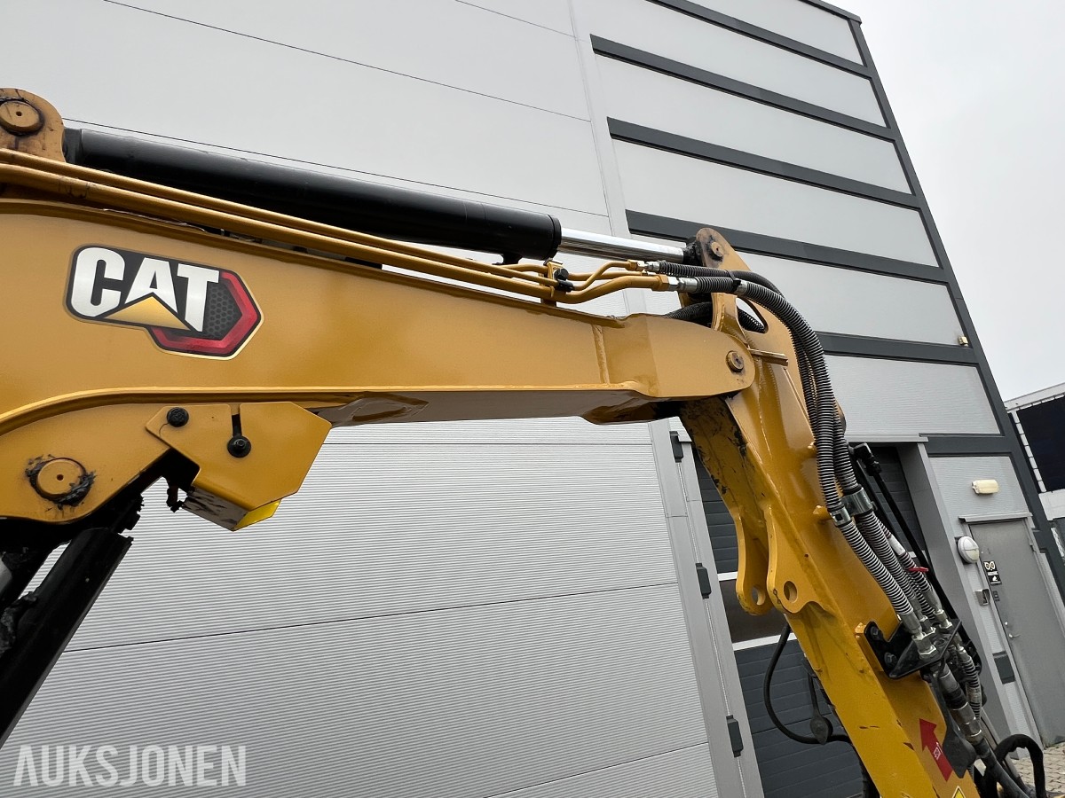 2025 Cat 302.7-07 CR. Engcon tilt, 2 skuffer.