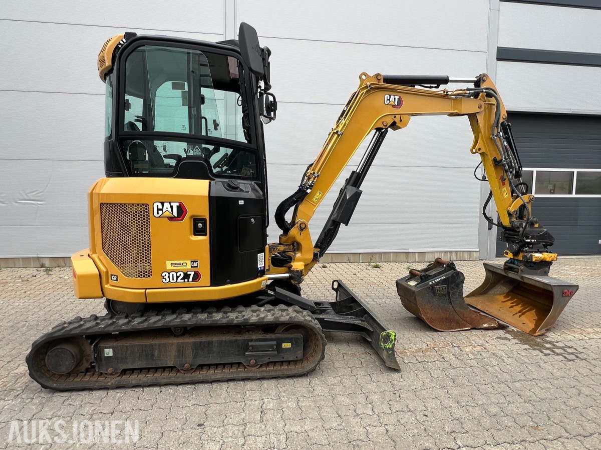 2025 Cat 302.7-07 CR. Engcon tilt, 2 skuffer.