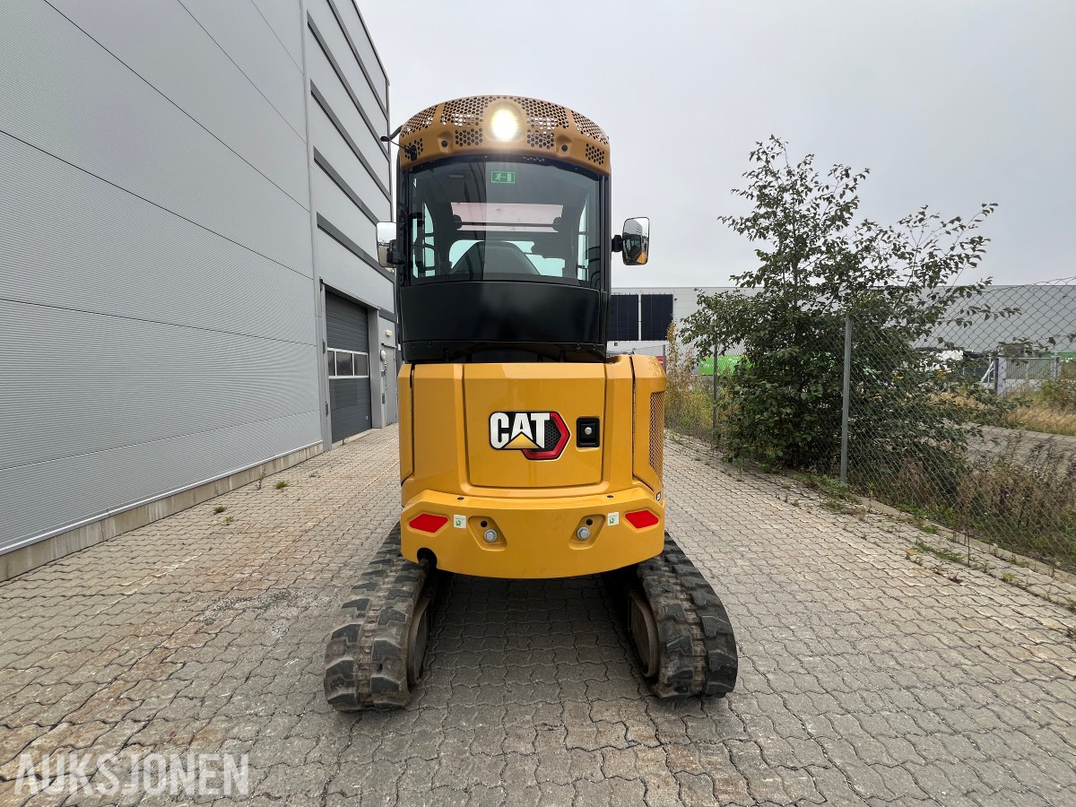 2025 Cat 302.7-07 CR. Engcon tilt, 2 skuffer.
