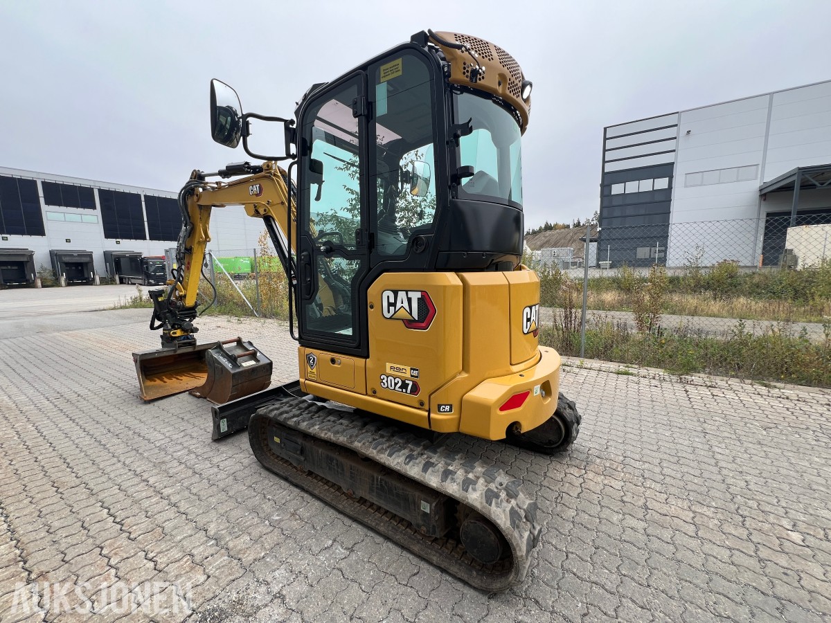 2025 Cat 302.7-07 CR. Engcon tilt, 2 skuffer.