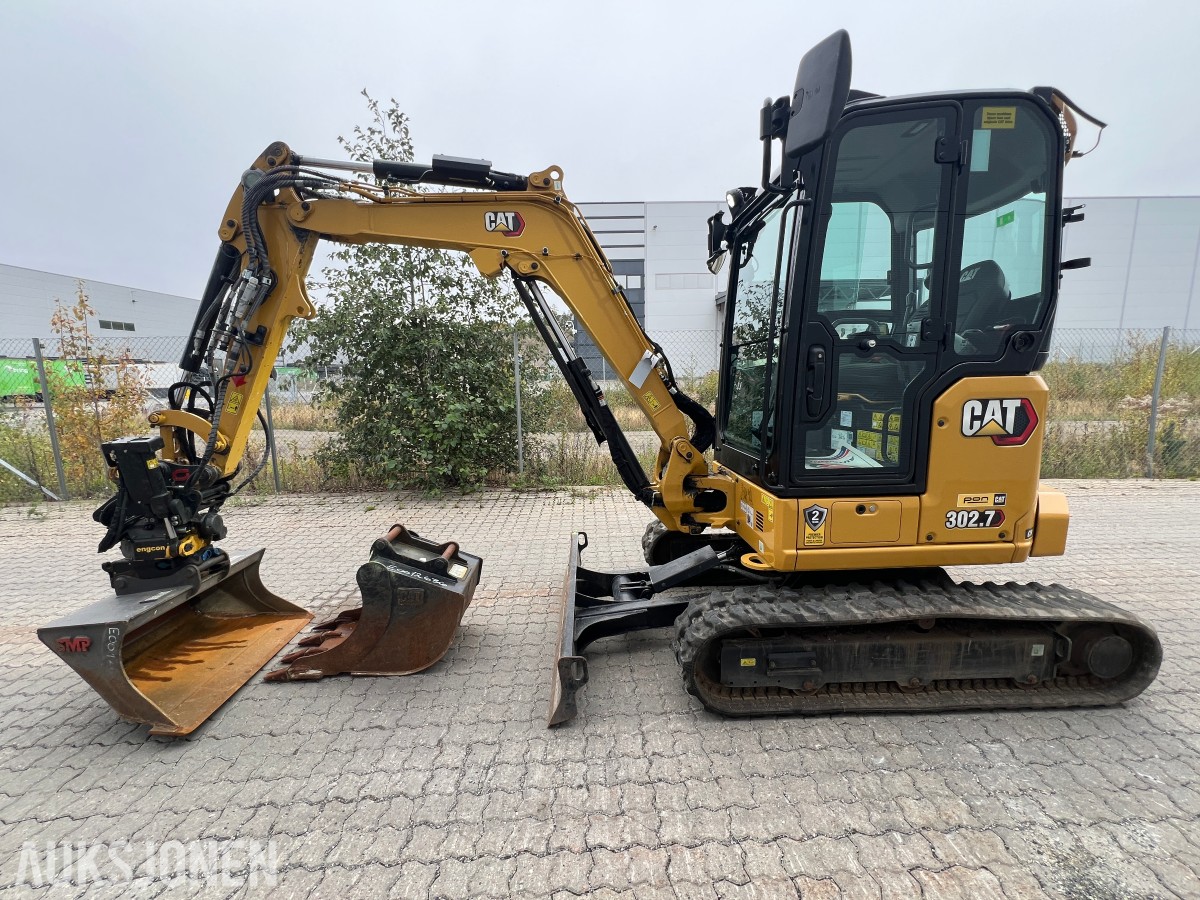 2025 Cat 302.7-07 CR. Engcon tilt, 2 skuffer.