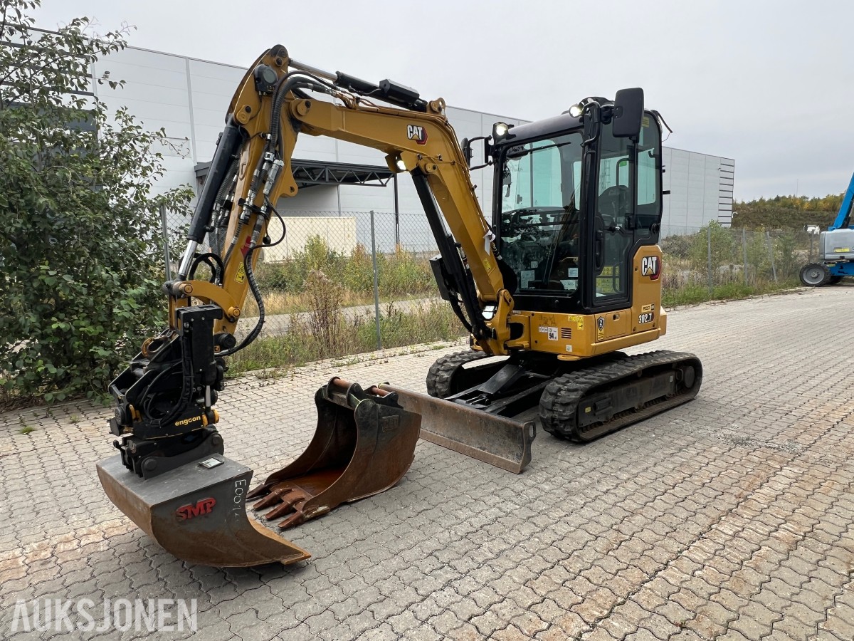 2025 Cat 302.7-07 CR. Engcon tilt, 2 skuffer.