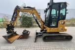 2025 Cat 302.7-07 CR. Engcon tilt, 2 skuffer.