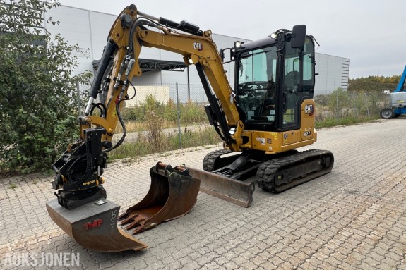 2025 Cat 302.7-07 CR. Engcon tilt, 2 skuffer.