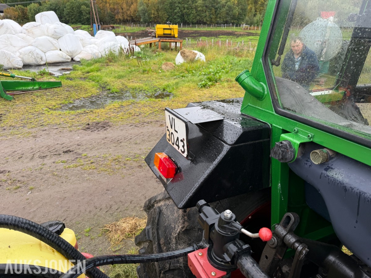 Deutz Fahr D7007 CH Traktor, frontlaster, rundballespyd, 2x skuffer