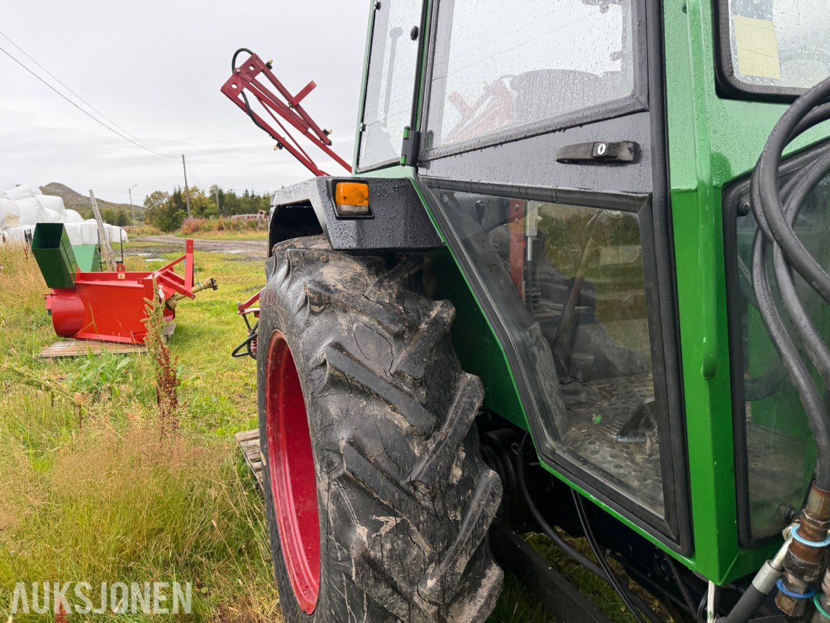Deutz Fahr D7007 CH Traktor, frontlaster, rundballespyd, 2x skuffer